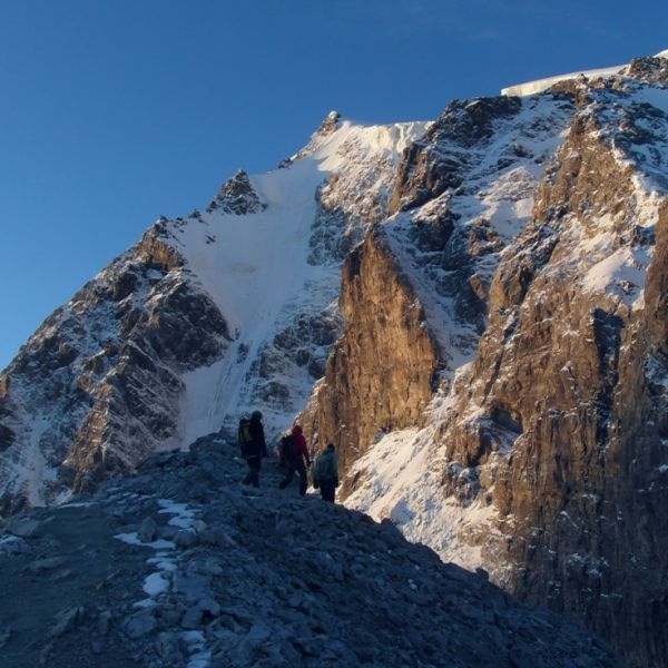 IN CIMA ALLA VETTA CON GLI ESPERTI IN CIMA ALLA VETTA CON GLI ESPERTI